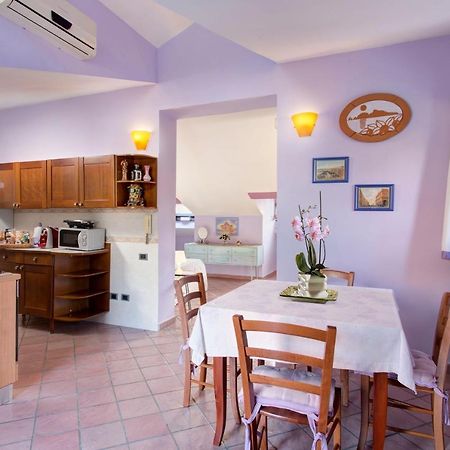 Tetto Fiorito Apartment Castellammare di Stabia Bagian luar foto