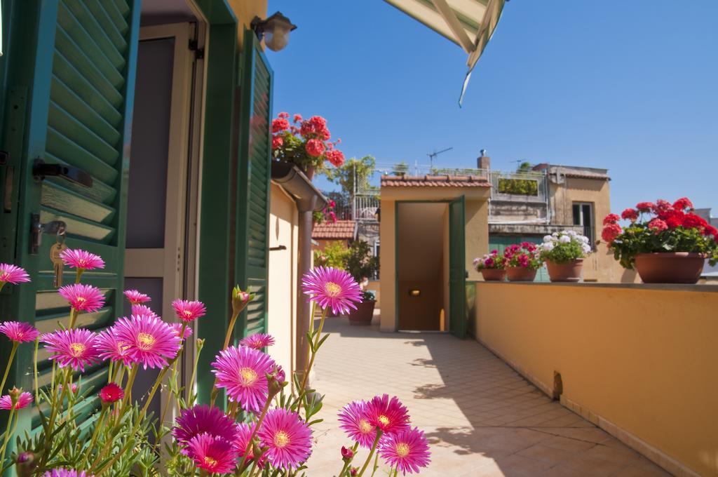 Tetto Fiorito Apartment Castellammare di Stabia Bagian luar foto
