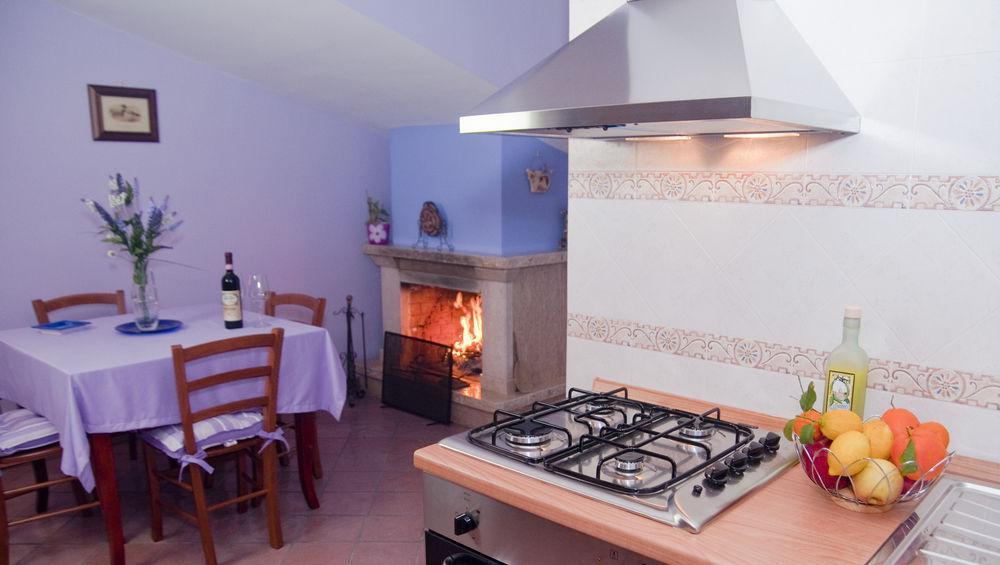 Tetto Fiorito Apartment Castellammare di Stabia Bagian luar foto
