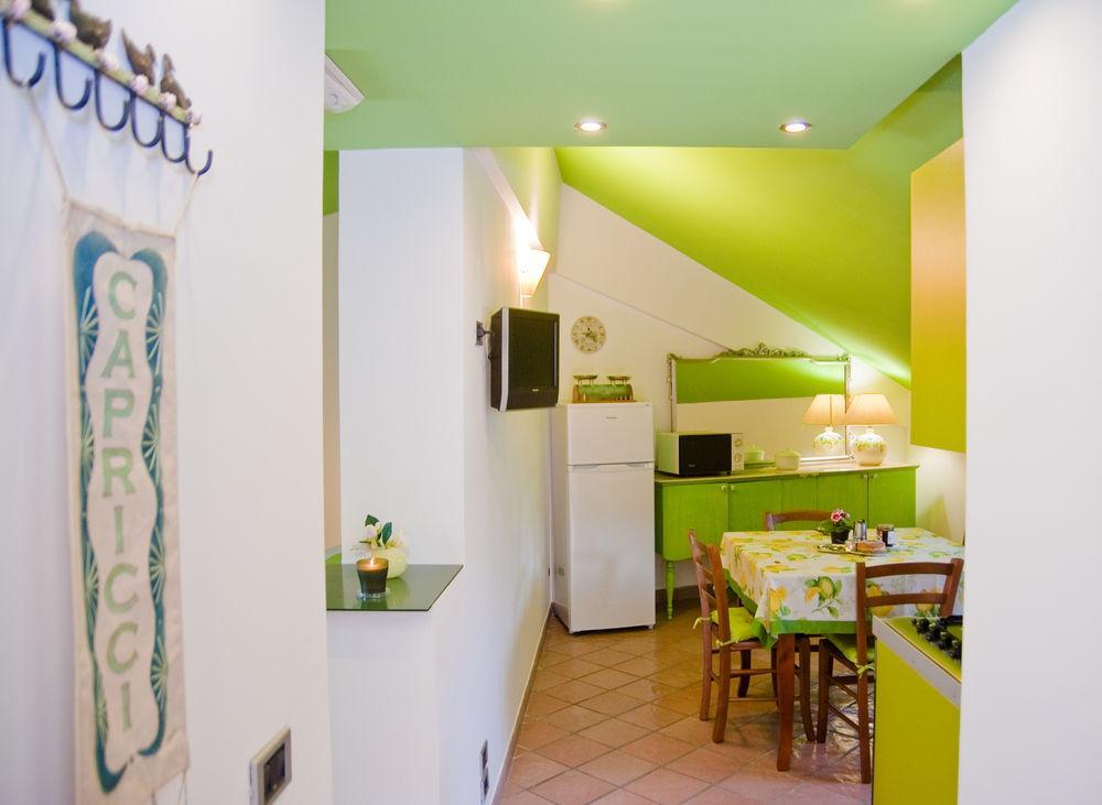 Tetto Fiorito Apartment Castellammare di Stabia Bagian luar foto