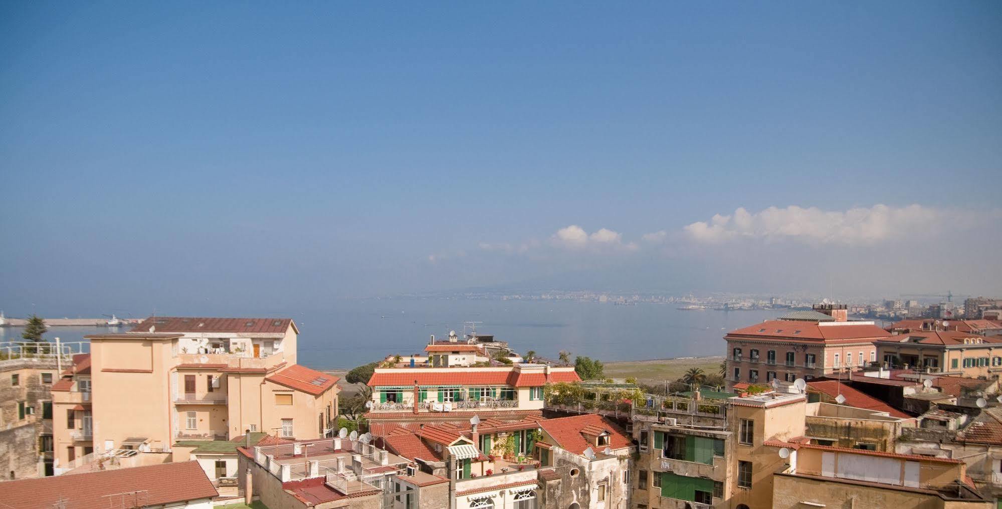 Tetto Fiorito Apartment Castellammare di Stabia Bagian luar foto