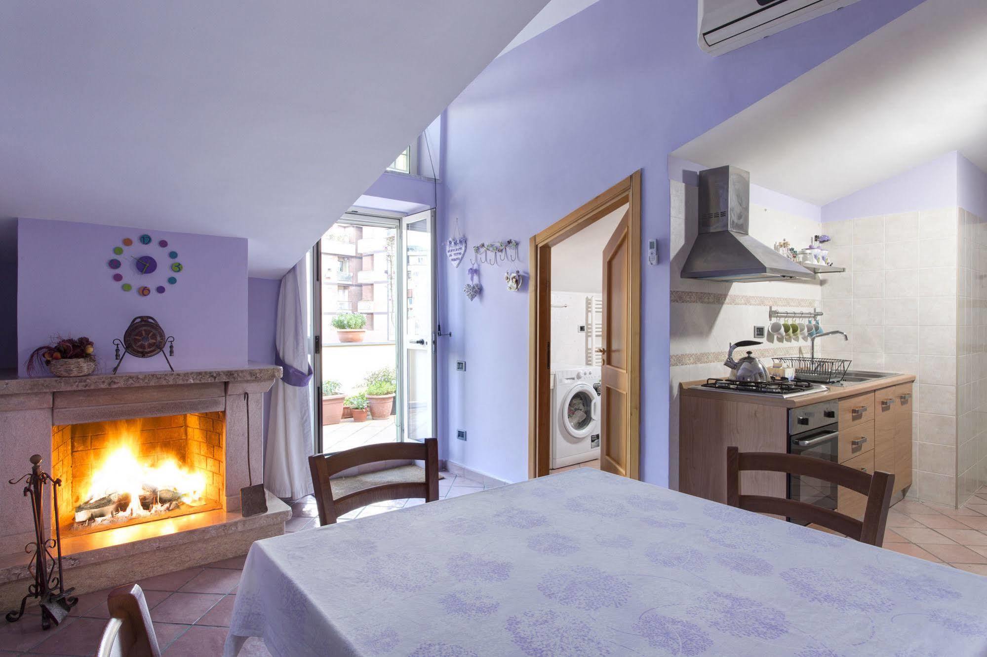 Tetto Fiorito Apartment Castellammare di Stabia Bagian luar foto