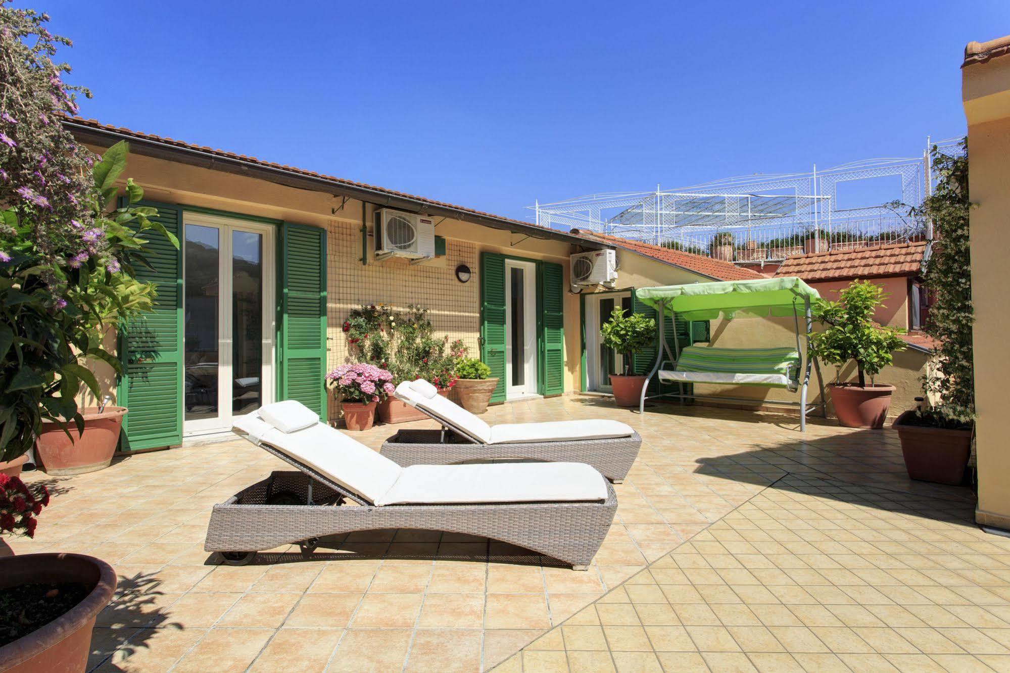 Tetto Fiorito Apartment Castellammare di Stabia Bagian luar foto